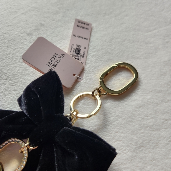 NEW! Victoria's Secret Black Velvet Bow Key Chain - Picture 4 of 9